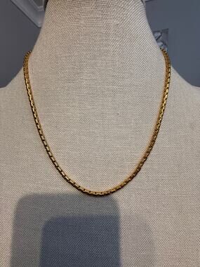 Gold Tone Box Link Chain Necklace 19”